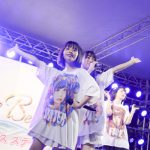 【ライブレポート】ナナランドが海辺のステージを「うりゃほい」祭りの大魔法で熱狂的パフォーマンス！！