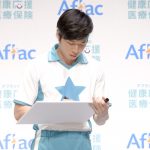 田中圭、橋本環奈の「あーん」にタジタジ！？CM衣装でアフラック新保険プラン発表会に登場