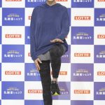 小松菜奈がトレーニングウェア姿で運動好きを告白。「学生の時は勉強よりも体育が好きでした」。吉田羊と「腸内改善トレーニング」に挑戦！