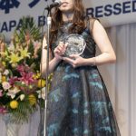 モーニング娘。'18のメガネ選抜メンバーが第31回 日本 メガネ ベスト ドレッサー賞 特別賞の表彰式に登場！「ハート型や星形のサングラスかけているメンバーにも是非注目して欲しい」