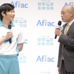 田中圭、橋本環奈の「あーん」にタジタジ！？CM衣装でアフラック新保険プラン発表会に登場