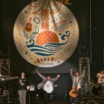 ゆず、FC ライブで“ギネス世界記録TM?”達成! ピックで作成した巨大文章に感動！！