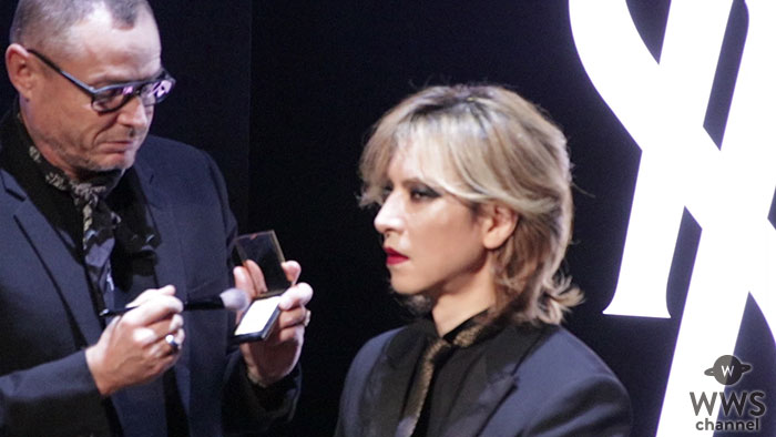 【動画】 X JAPAN YOSHIKIがメイクショーで美しすぎる表情で魅了！