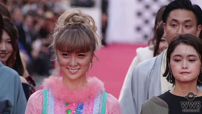 【動画】 Dream Amiが可愛すぎるピンクコーデで渋谷ランウェイに登場！