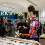 水原希子が事務所移籍後初の海外イベントに登場！未来的なファッションで香港の観客を魅了！