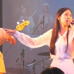 【動画】 KERA発ガールズバンド・FUN RUMOR STORYが白衣装で華やかなパフォーマンス！＜CALDERA SONIC(カルデラソニック)＞