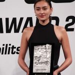 【動画】 二児の母でモデル・長谷川潤がセクシーなスリットをアピール！ 「ジーンズだからできること。おばあちゃんになるまで履きたい」