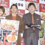 乃木坂46・若月佑美が吉野家「牛すき鍋膳」の試食会に登場！