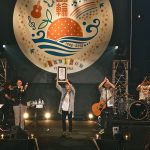 ゆず、FC ライブで“ギネス世界記録TM?”達成! ピックで作成した巨大文章に感動！！