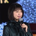 【動画】川島海荷がJRAカラーのグリーンのドレスで中山競馬場に登場！ 「クリスマスは友達とケーキを食べます」