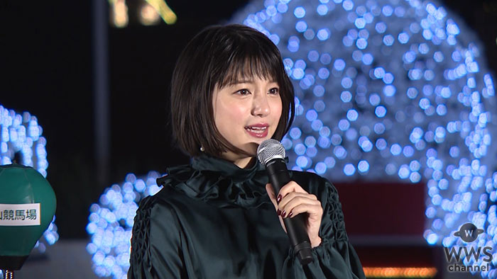 【動画】川島海荷がJRAカラーのグリーンのドレスで中山競馬場に登場！ 「クリスマスは友達とケーキを食べます」