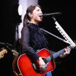 阿部真央、10周年へ向けた全国ホールツアーがスタート！ツアー初日のライブレポートが到着！