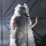 水曜日のカンパネラが巨大バルーンの演出で観客圧倒！「ユーチューブ ファンフェスト ミュージック（YouTube FanFest Music）」に出演！