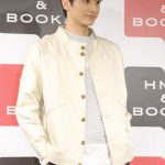 小関裕太が「ゆるえろい」カレンダーについて「キメ顔なしの色気」と無邪気な笑顔！