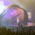 水曜日のカンパネラが巨大バルーンの演出で観客圧倒！「ユーチューブ ファンフェスト ミュージック（YouTube FanFest Music）」に出演！