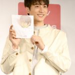 小関裕太が「ゆるえろい」カレンダーについて「キメ顔なしの色気」と無邪気な笑顔！