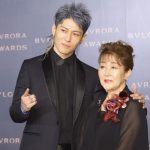 MIYAVIが母と共にブルガリのゴールデンカーペットに登場！「一人の息子として産んでくれてありがとう」