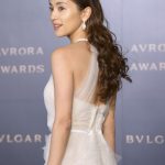 中村アンが可憐な白いドレスでブルガリのゴールデンカーペットに登場！