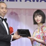 女優・浜辺美波が「第30回日本ジュエリーベストドレッサー賞」を受賞！「身も心も輝けるように頑張りたい」