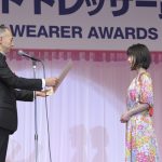 女優・浜辺美波が「第30回日本ジュエリーベストドレッサー賞」を受賞！「身も心も輝けるように頑張りたい」