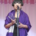 コシノジュンコが「第30回日本ジュエリーベストドレッサー賞」を受賞！「ジュエリーは宝石で財産」と喜びを述べる！！