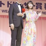 女優・浜辺美波が「第30回日本ジュエリーベストドレッサー賞」を受賞！「身も心も輝けるように頑張りたい」