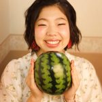 「印象がすごすぎ」スイカちゃんは誰！？「フルーツ宅配便」に出演、個性派女優”うらじぬの”が話題！！