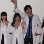 【動画】元スパガ浅川梨奈が劇場版『リケ恋』主演で白衣姿でイベントに登場！ 西銘駿は終始ハイテンションで空回り？！