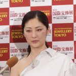 【動画】常盤貴子が第３０回日本ジュエリーベストドレッサー賞に登場！ ４０代部門受賞で喜びのコメントを語る！