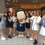OH MY GIRL、日本デビューフリーライブにて間寛平師匠がサプライズ登場！本物のおしりかき“かい～の”を伝授！！