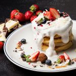 バレンタイン＆ホワイトデーに！ホワイトチョコクリームとベリー溢れるフォトジェニックなパンケーキがCAFE HUDSON新宿ミロード店に期間限定登場！