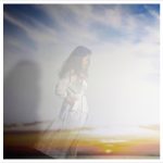 JUJU、杉咲花と共演したMステの裏話を語る。ドラマ『ハケン占い師アタル』撮影現場を陣中見舞い