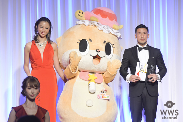 高橋メアリージュンが大胆セクシー衣裳で「K-1 AWARDS (アウォーズ) 2018」に登場！