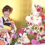橋本環奈、艶やかな振袖姿で二十歳の誕生日を迎える！豪華バースデーケーキで祝福！！
