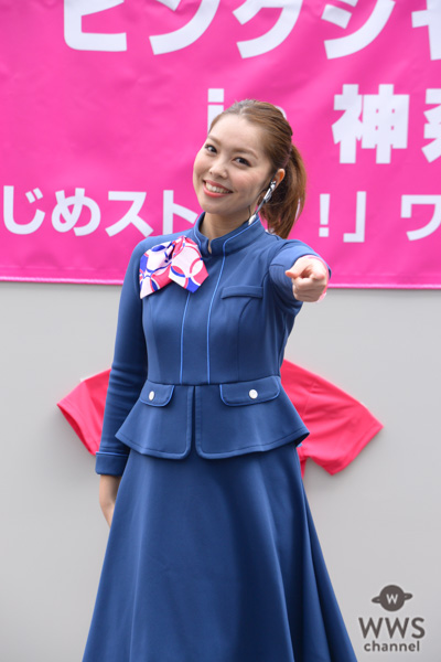 東池袋52が野外ステージで『雪セゾン』を歌唱！横浜髙島屋ピンクシャツデーイベントに参加！