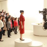 綾瀬はるかと従業員など総勢約400人が出演する新TV-CM「スキパ ニスマイル」篇を3月1日（金）より全国でオンエア！