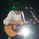 【ライブレポート】石崎ひゅーい、J-WAVE ・トーキョーギタージャンボリーで『さよならエレジー』を披露！＜30th J-WAVE TOKYO GUITAR JAMBOREE＞
