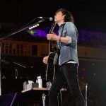 【ライブレポート】斉藤和義、J-WAVE・トーキョーギタージャンボリーに登場。究極のラブソング『歌うたいのバラッド』で会場を甘く包み込む！＜30th J-WAVE TOKYO GUITAR JAMBOREE＞