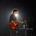 【ライブレポート】秦基博、J-WAVE・トーキョーギタージャンボリーで『スミレ』を披露！両国国技館に11,000のスミレの花が咲き誇る！＜30th J-WAVE TOKYO GUITAR JAMBOREE＞