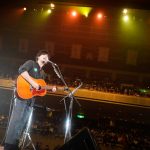【ライブレポート】秦基博、J-WAVE・トーキョーギタージャンボリーで『スミレ』を披露！両国国技館に11,000のスミレの花が咲き誇る！＜30th J-WAVE TOKYO GUITAR JAMBOREE＞