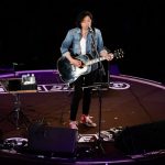 【ライブレポート】斉藤和義、J-WAVE・トーキョーギタージャンボリーに登場。究極のラブソング『歌うたいのバラッド』で会場を甘く包み込む！＜30th J-WAVE TOKYO GUITAR JAMBOREE＞