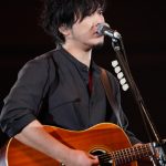 【ライブレポート】秦基博、J-WAVE・トーキョーギタージャンボリーで『スミレ』を披露！両国国技館に11,000のスミレの花が咲き誇る！＜30th J-WAVE TOKYO GUITAR JAMBOREE＞
