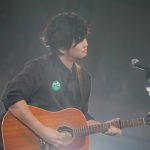 【ライブレポート】秦基博、J-WAVE・トーキョーギタージャンボリーで『スミレ』を披露！両国国技館に11,000のスミレの花が咲き誇る！＜30th J-WAVE TOKYO GUITAR JAMBOREE＞