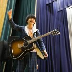さくらしめじ、中学校サプライズライブ！生徒全員と合唱で大きな感動と一体感！