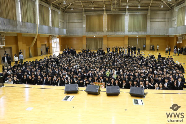 さくらしめじ、中学校サプライズライブ！生徒全員と合唱で大きな感動と一体感！