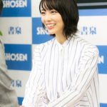 小島梨里杏、1st 写真集「半透明」発売記念イベント開催！「背中には自信があります」