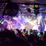 TRUMPがCALDERA SONIC(カルデラソニック)のオープニングアクトに登場！有名CMソング熱唱で会場を掻き立てる！