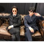 吉沢亮と山﨑賢人、サングラスにスーツ姿のクール2ショット公開にファン歓喜！！