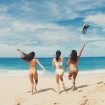 AAA・宇野実彩子が弾ける水着姿でハワイを駆ける！砂浜ではウェディングドレスも！？