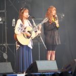 井上苑子がPopteenモデル・ねおと『ふたり』をデュエット披露！アコギの音色で女子高生を盛り上げる！！＜シンデレラフェスvol.6＞